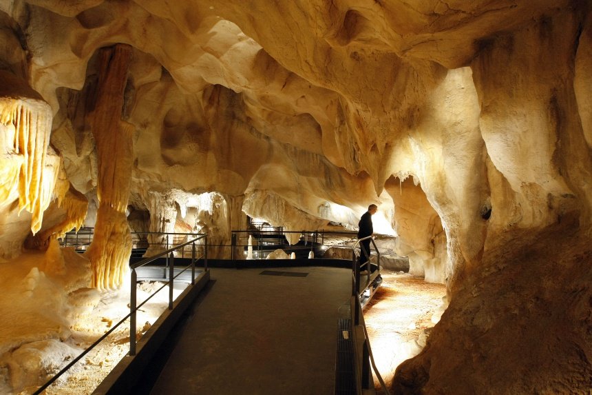 Копия пещеры Шове с рисунками первобытных людей откроется уже 25 апреля 