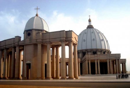 Нотр-Дам-де-ла-Пэ – самая большая христианская церковь мира
