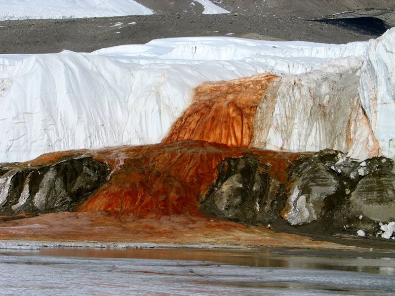 Кровавый Водопад в Антарктике