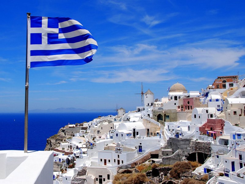 Эксперты советуют ехать в Грецию с наличными