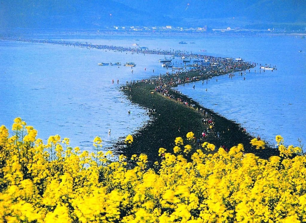 Корейская «тропа Моисея» — расступившееся Желтое море