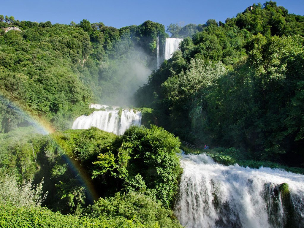 Мраморный водопад в Италии