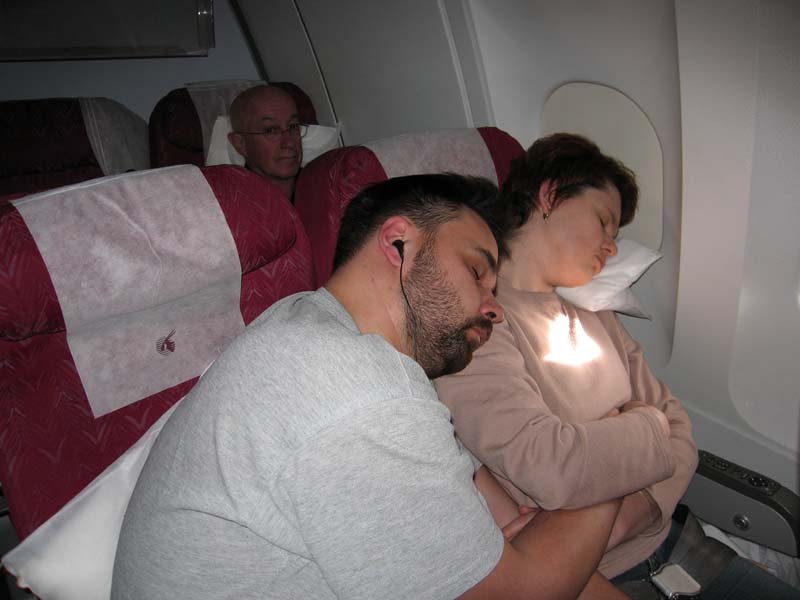 Изобрели самолетную подушку, не позволяющую голове упасть во сне