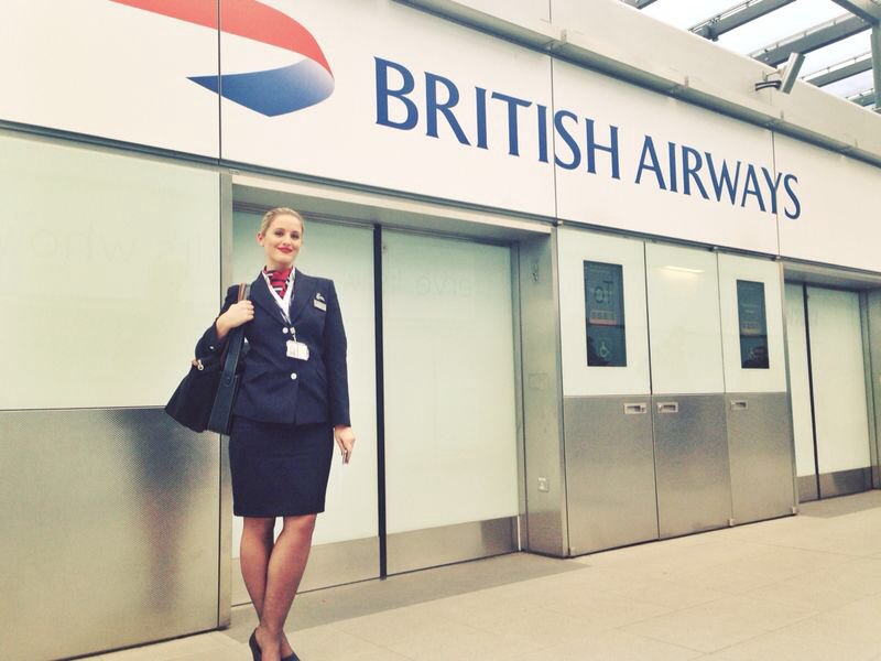 Бортпроводницам «British Airways» разрешили носить брюки