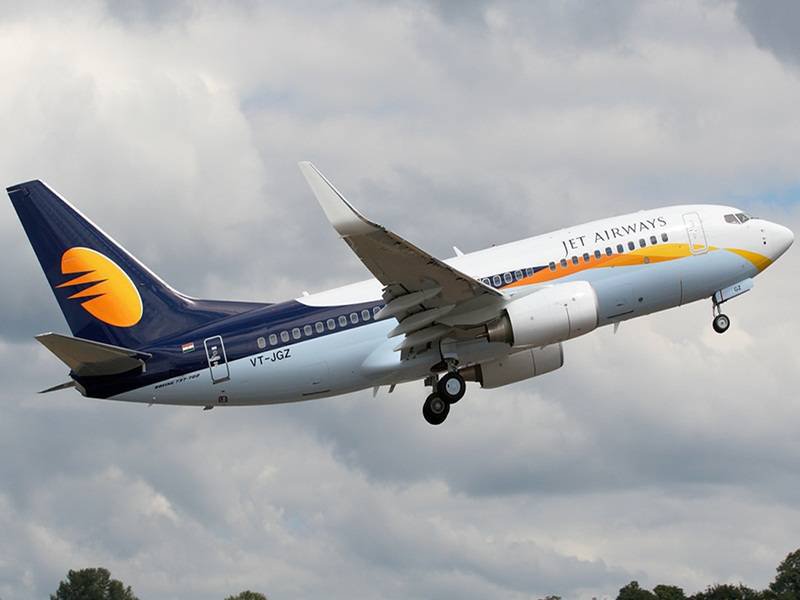 Мумбайская авиакомпания «Jet Airways» отстранила стюардесс за песнопения на борту