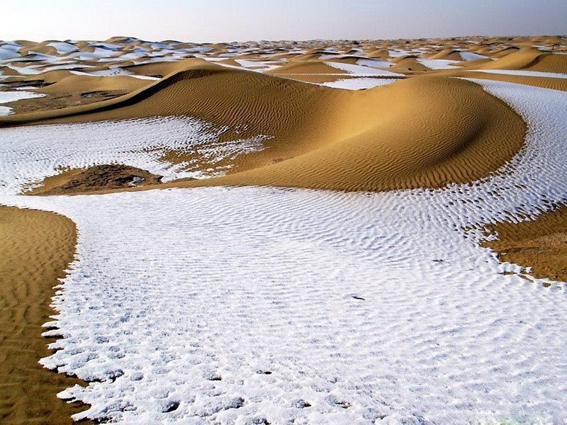 В узбекской пустыне Кызылкум выпал снег