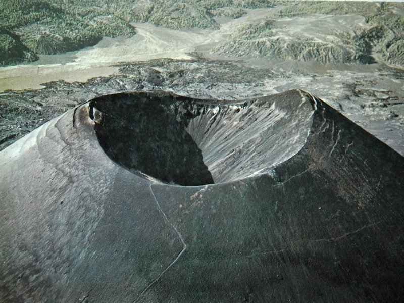Самый молодой в мире вулкан отметил 73-ю годовщину