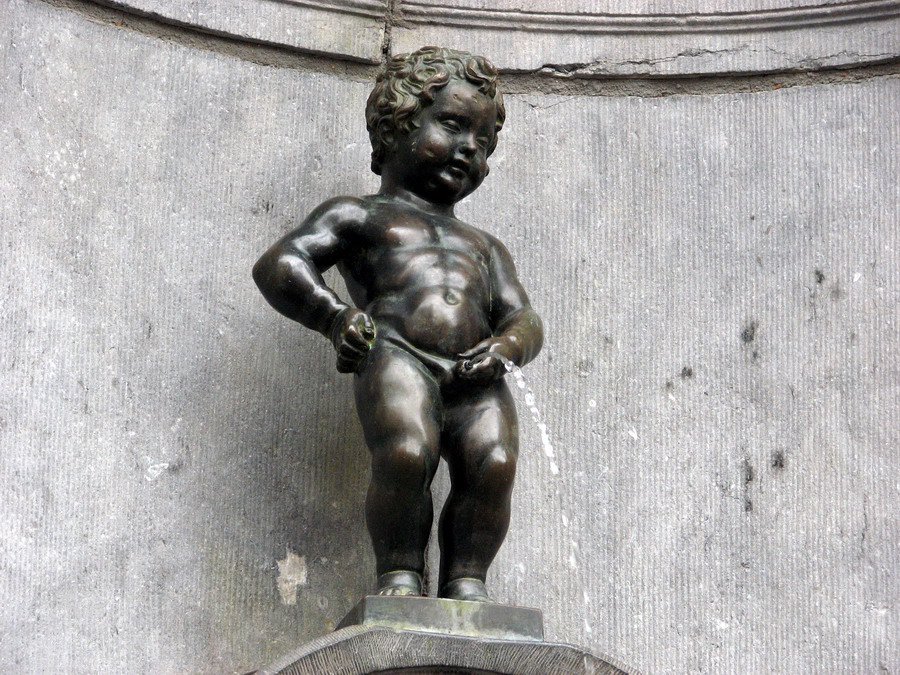 «Писающий мальчик» - символ Брюсселя